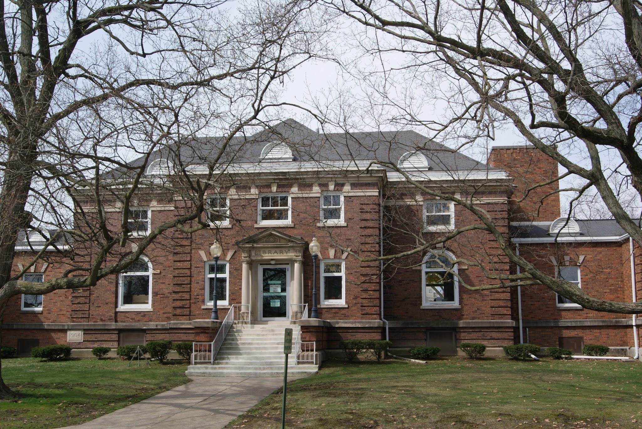 Library building exterior in Mount Vernon, Illinois
